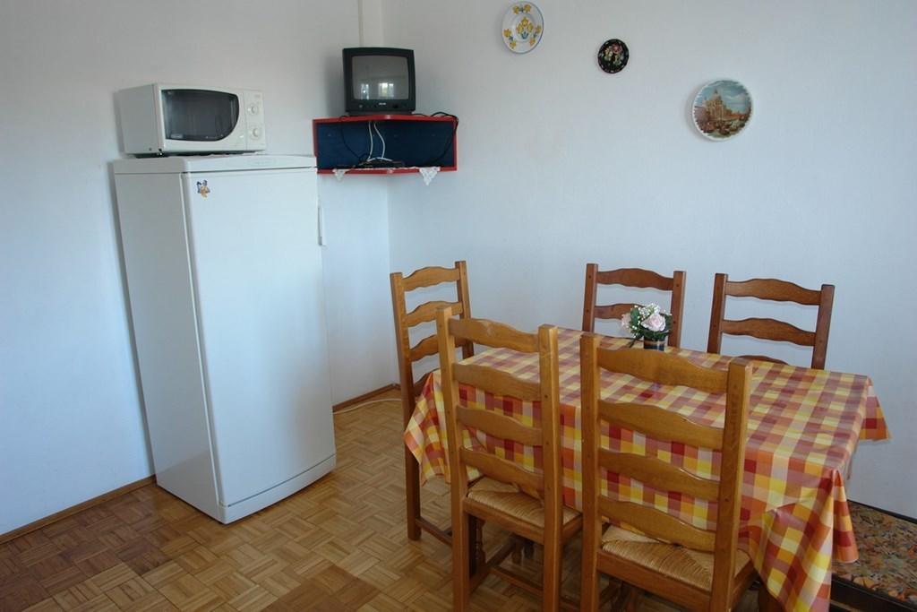 Beautiful Apartment In Crikvenica With Kitchen Phòng bức ảnh